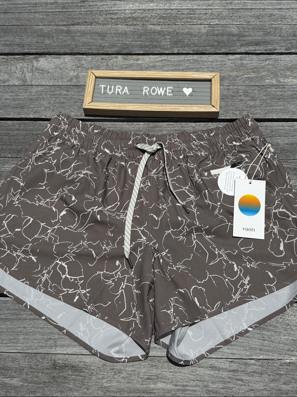 Vuori Clementine 2.0 Short 4" Smokey Taupe Iris Women's Large NWT 🤎🩵